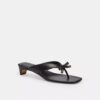 Kitten heel-sandal med rosett