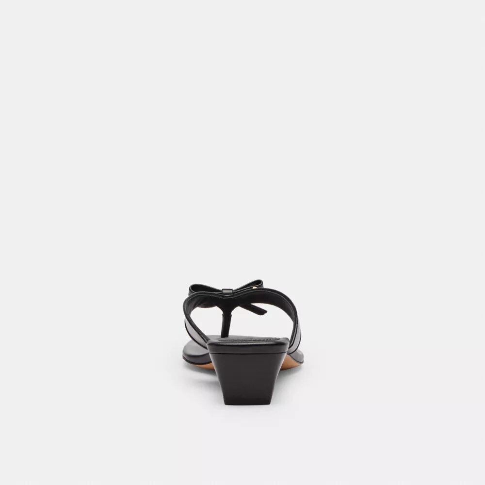 Kitten heel-sandal med rosett