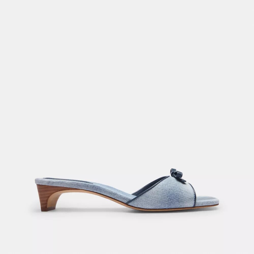 Klacksandaler med liten klack och rosett i Loved Denim