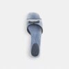 Klacksandaler med liten klack och rosett i Loved Denim