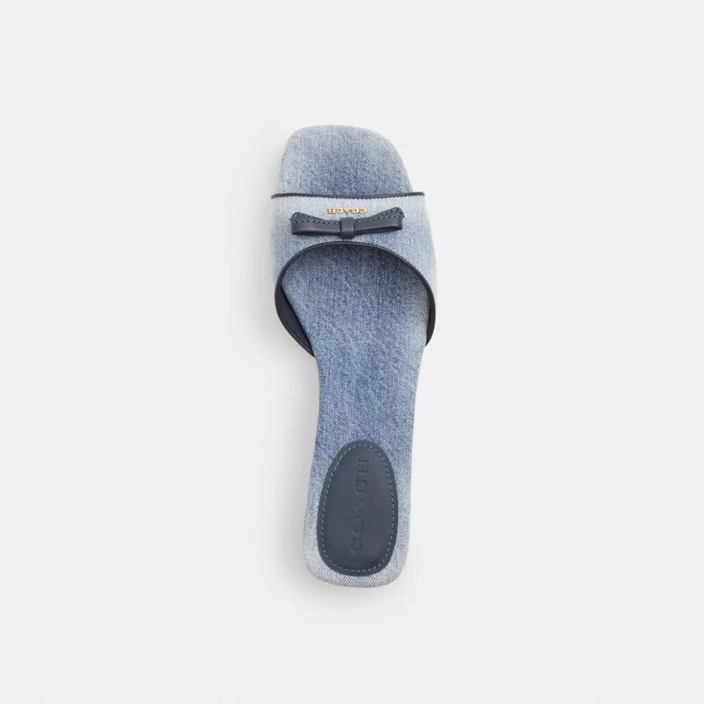 Klacksandaler med liten klack och rosett i Loved Denim