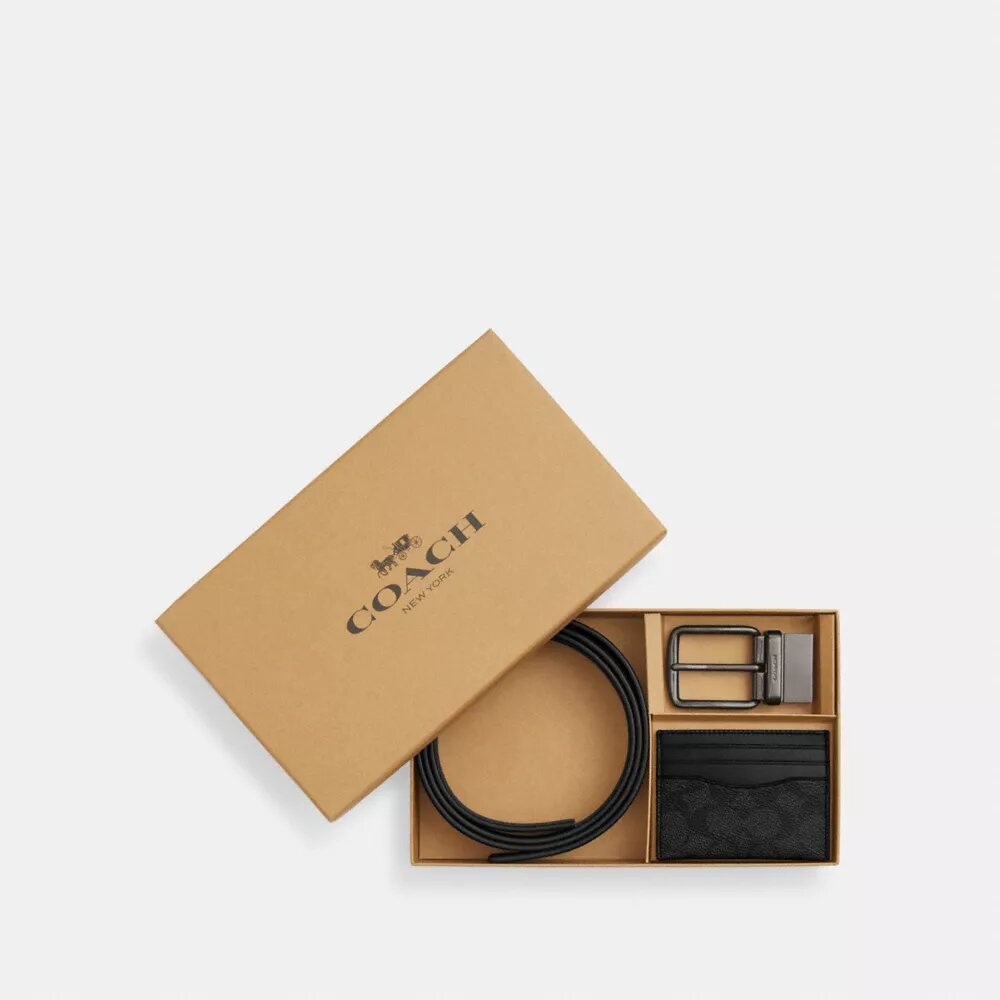 Kortfodral och bälteset i Signature Canvas i presentförpackning