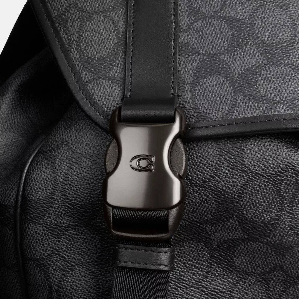 League-ryggsäck med lock i Signature Canvas