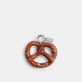 Litet pretzel-smycken för skor