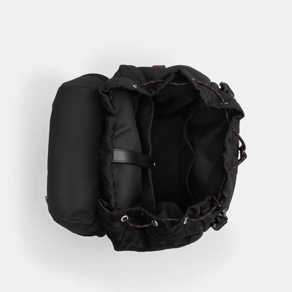 Logan-ryggsäck i signaturnylon