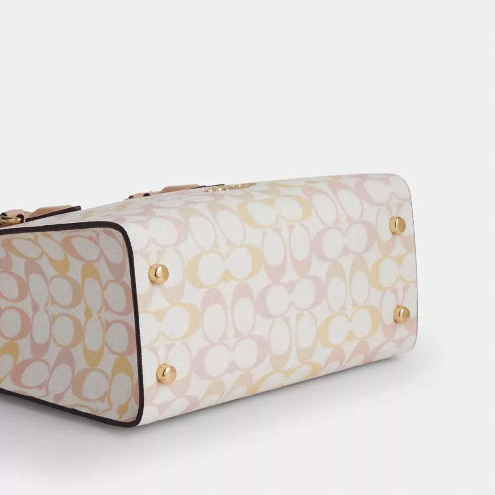 Maggie liten tygkassa i Signature Canvas