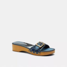 Margot-sandaler i trä med vårt signaturmönster i denim
