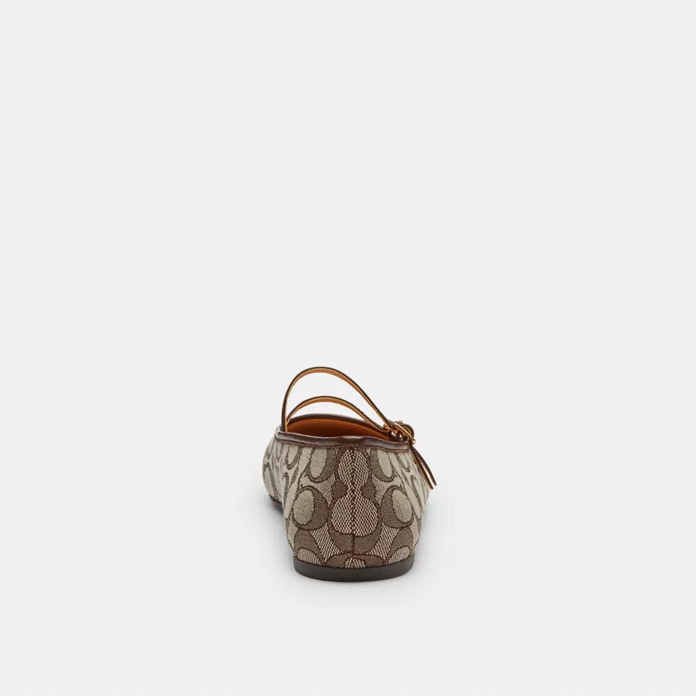 Mary Janes med dubbla spännen i vårt signaturjacquard