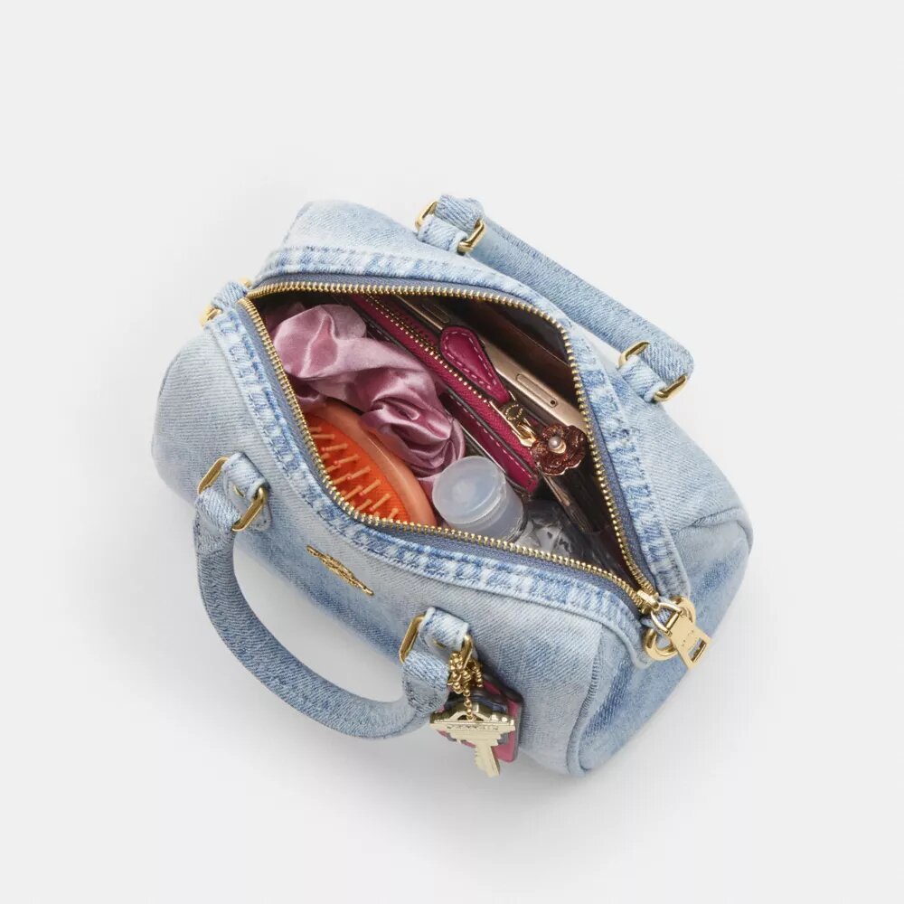 Mini Rowan-korsväska i slitet denim med smycken