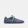 Mjuka sneakers i vår signaturdenim