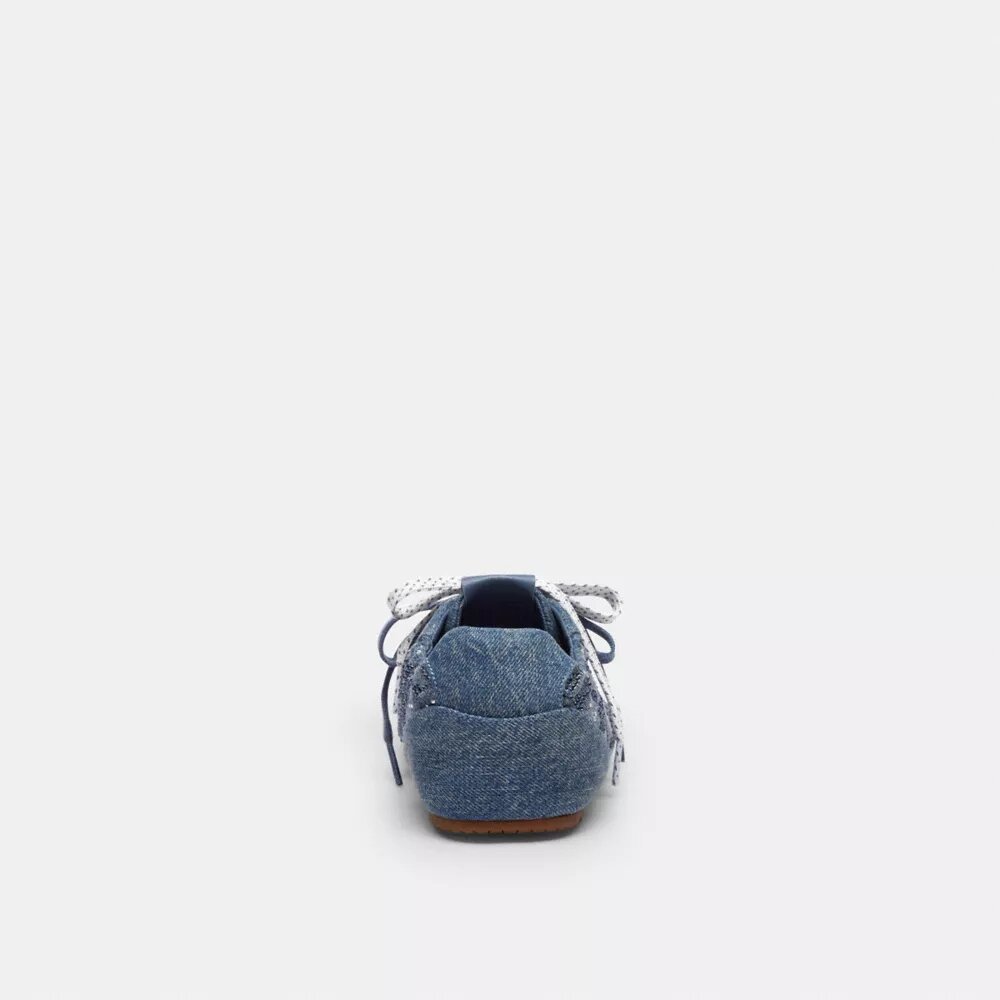 Mjuka sneakers i vår signaturdenim