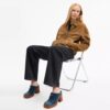 Mules med klack och skulpterad C-logotyp i Loved Denim