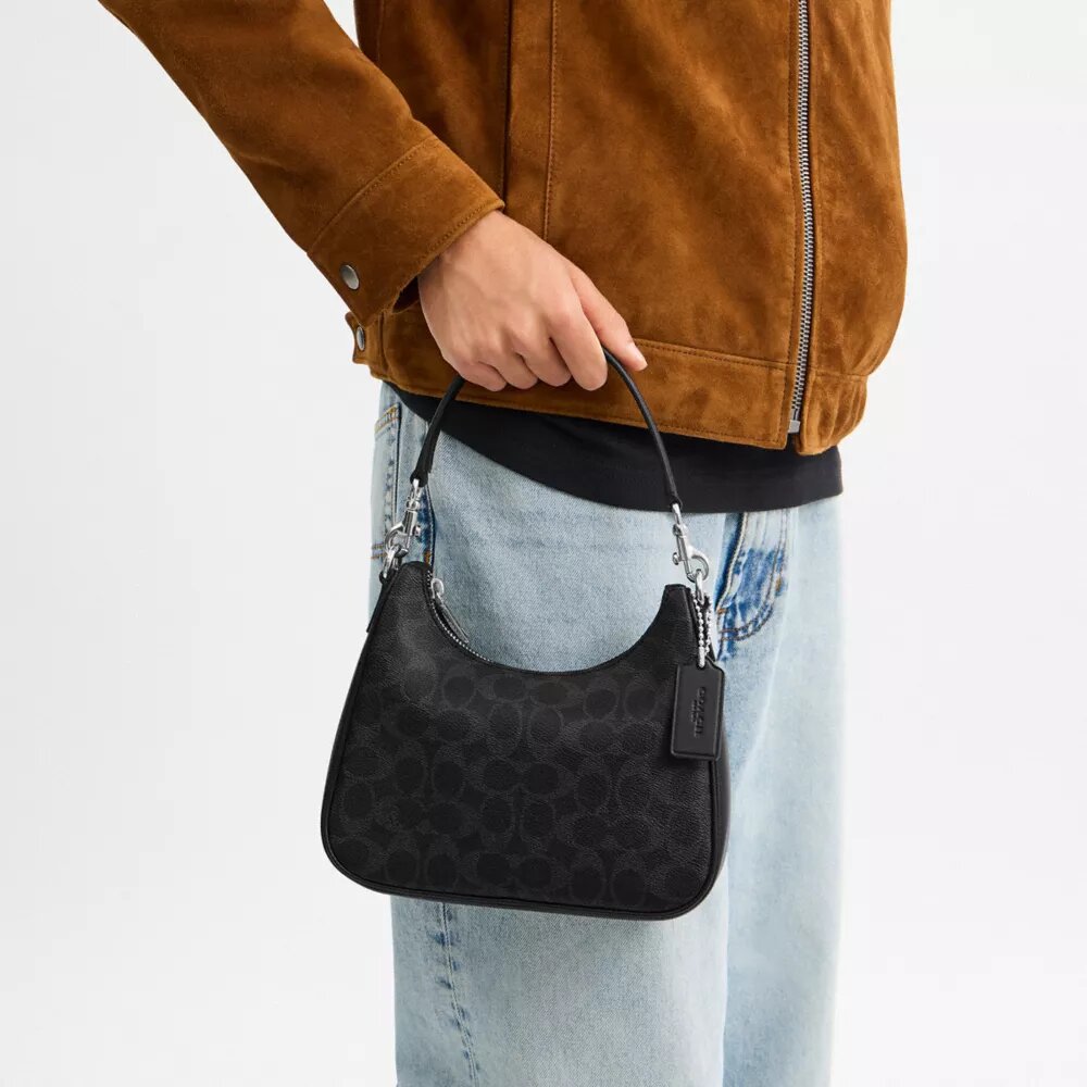 Nolan Hobo-väska i Signature Canvas