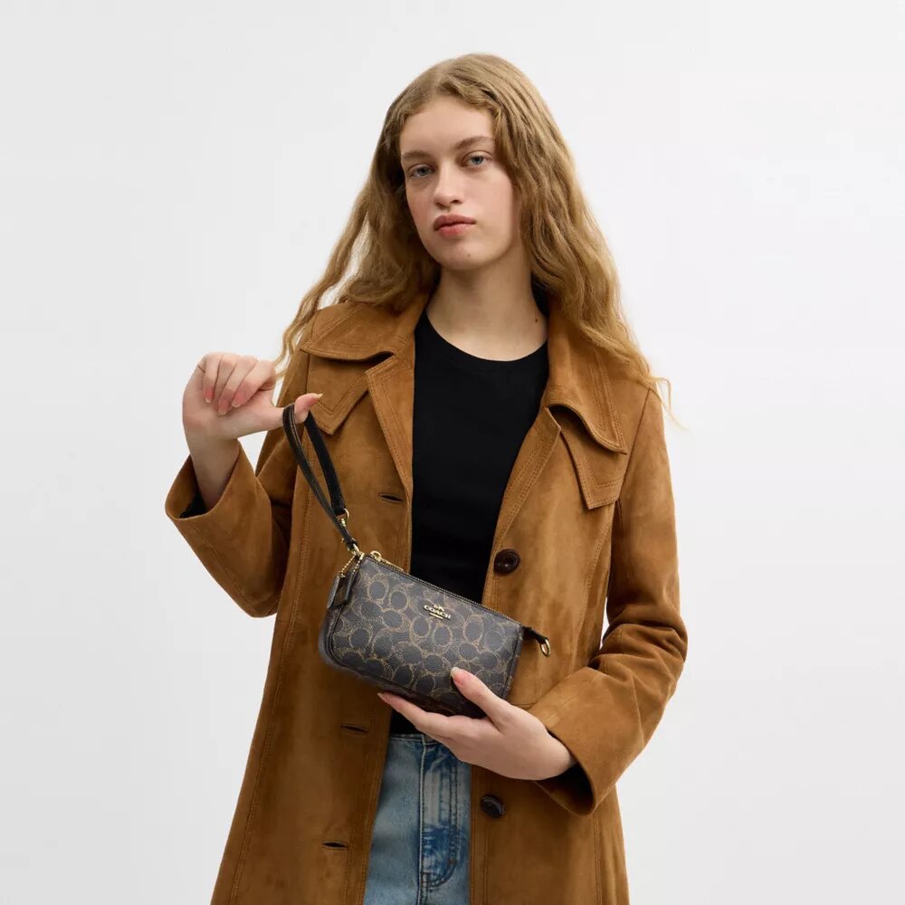 Nolita 19 i Loved Signature Canvas med smycken