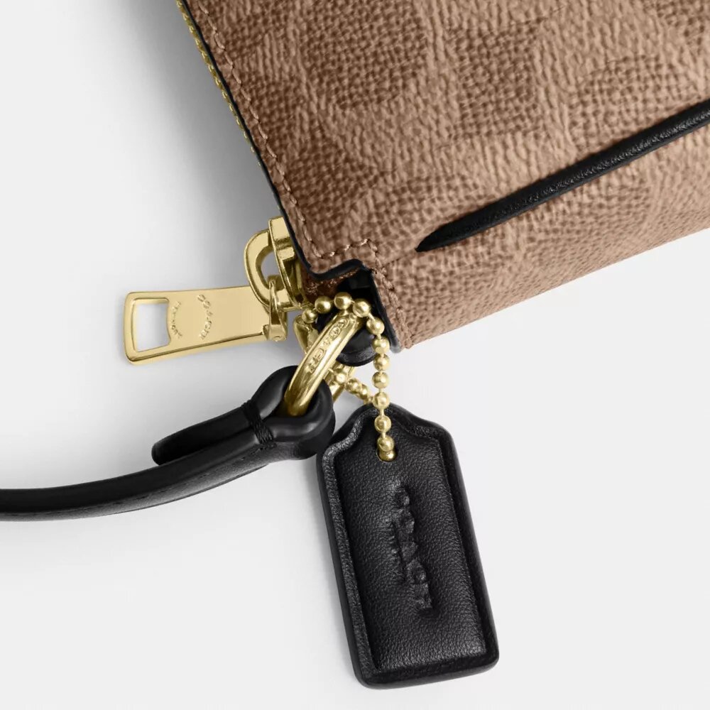 Nolita 19 i Signature Canvas
