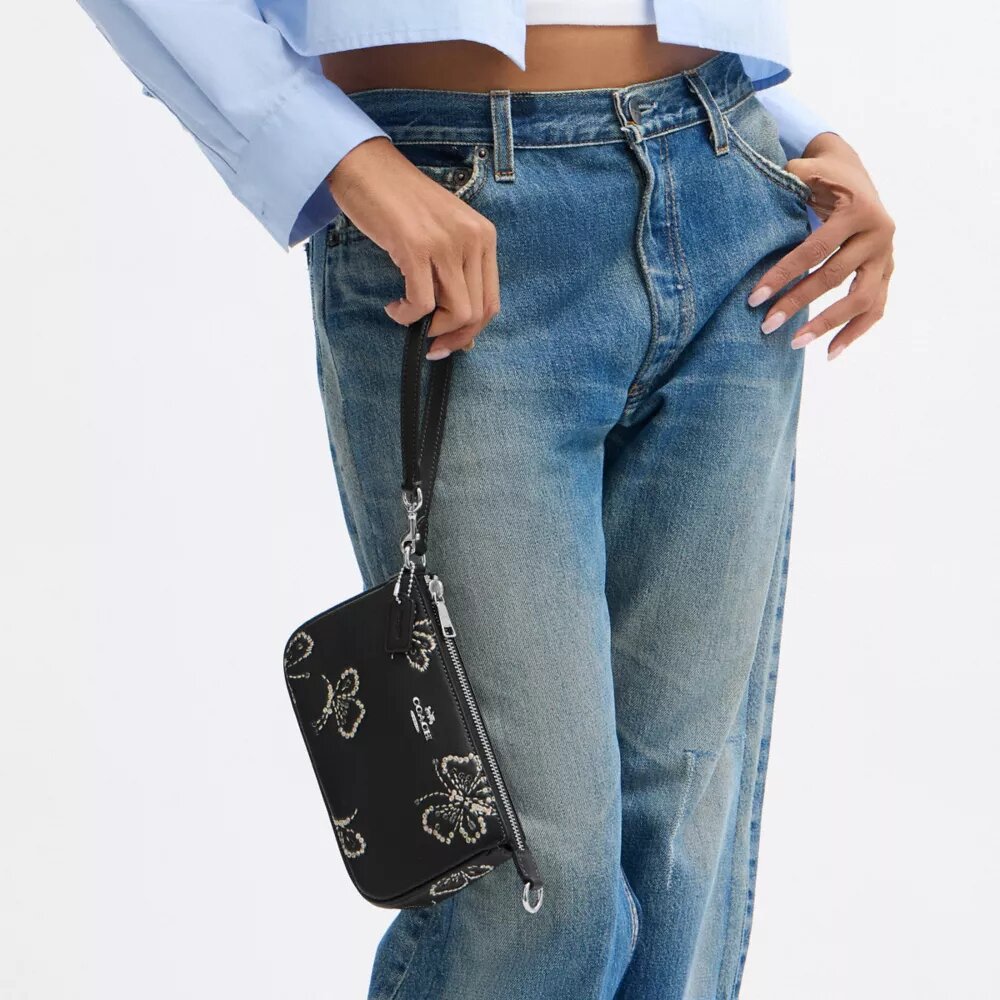 Nolita 19 med glittrande fjärilsmönster