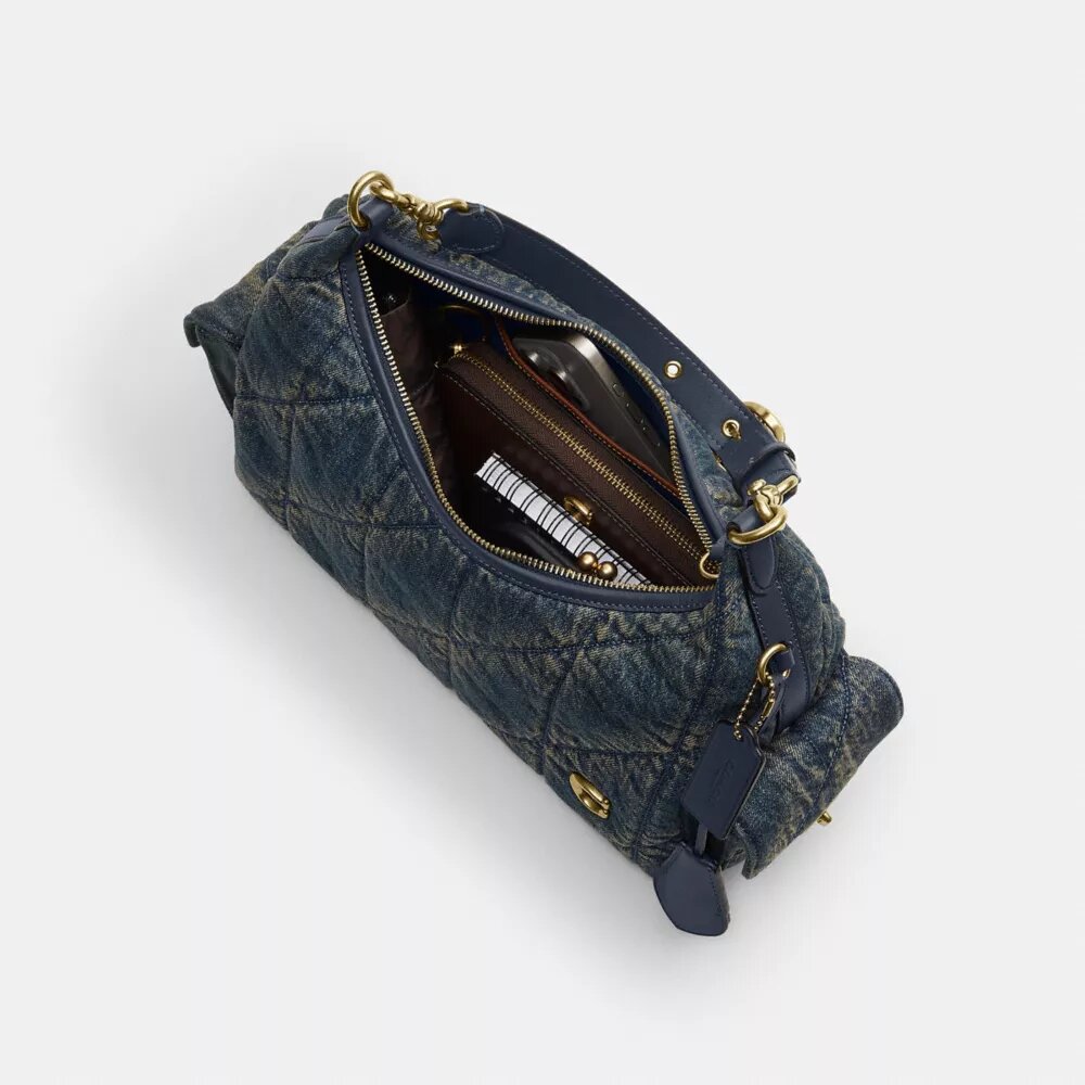 Pocket Juliet-väskan 30 i regenererad bomullsdenim med quiltning