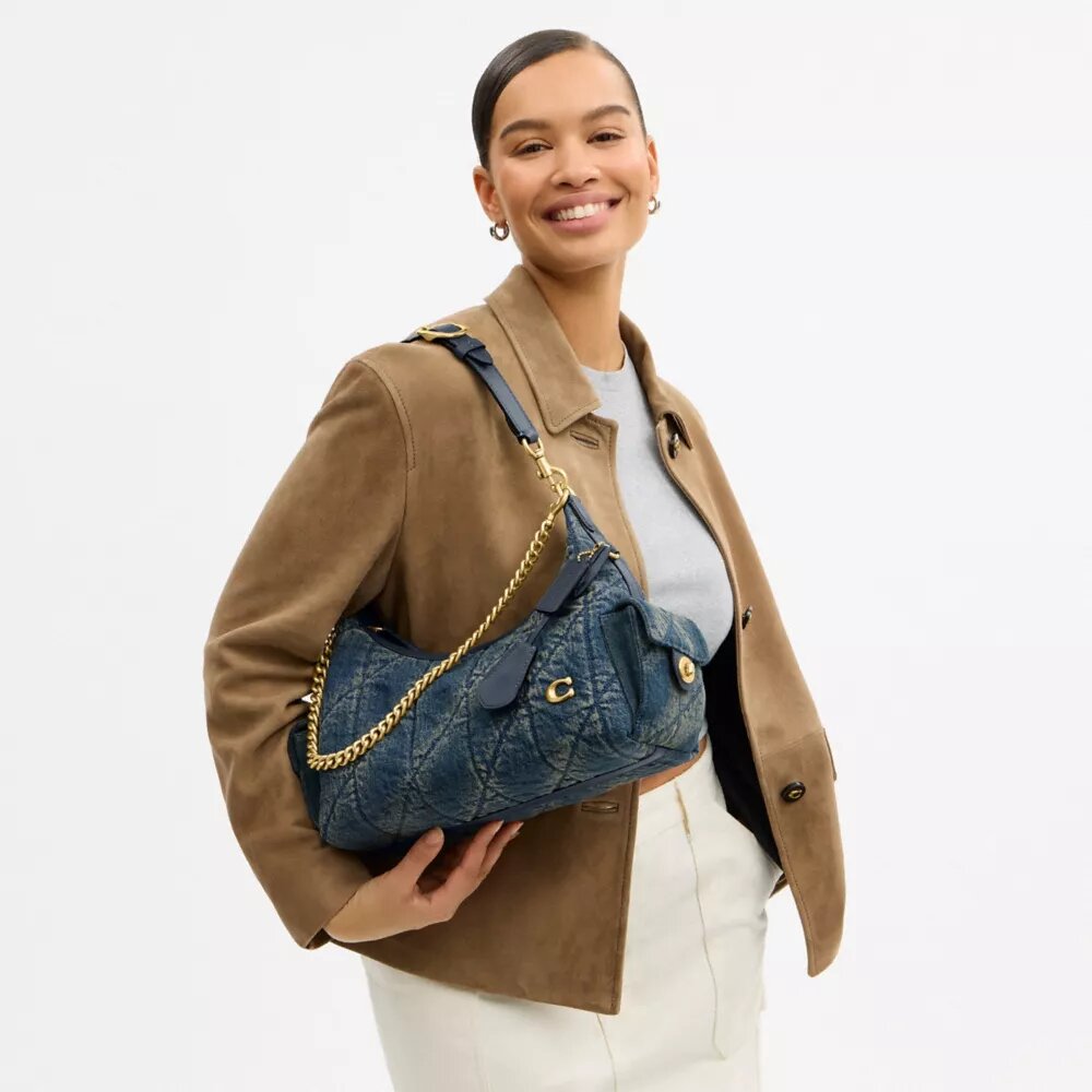 Pocket Juliet-väskan 30 i regenererad bomullsdenim med quiltning