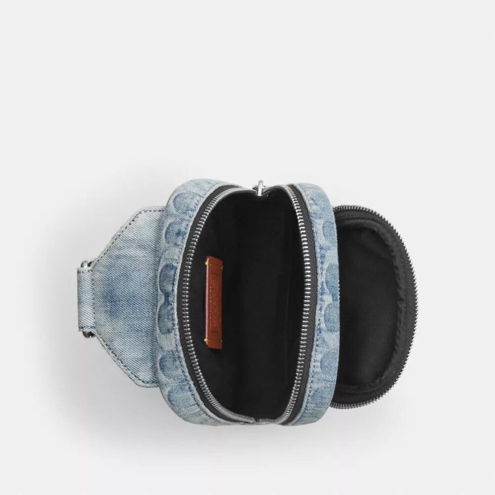 Racer Sling Pack i Loved Signature Denim