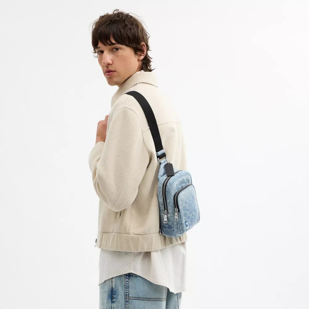 Racer Sling Pack i Loved Signature Denim