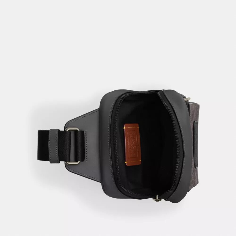 Racer Sling Pack i Signature Canvas