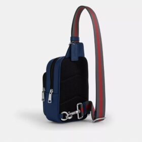 Racer Sling Pack med Varsity Stripe-remmar