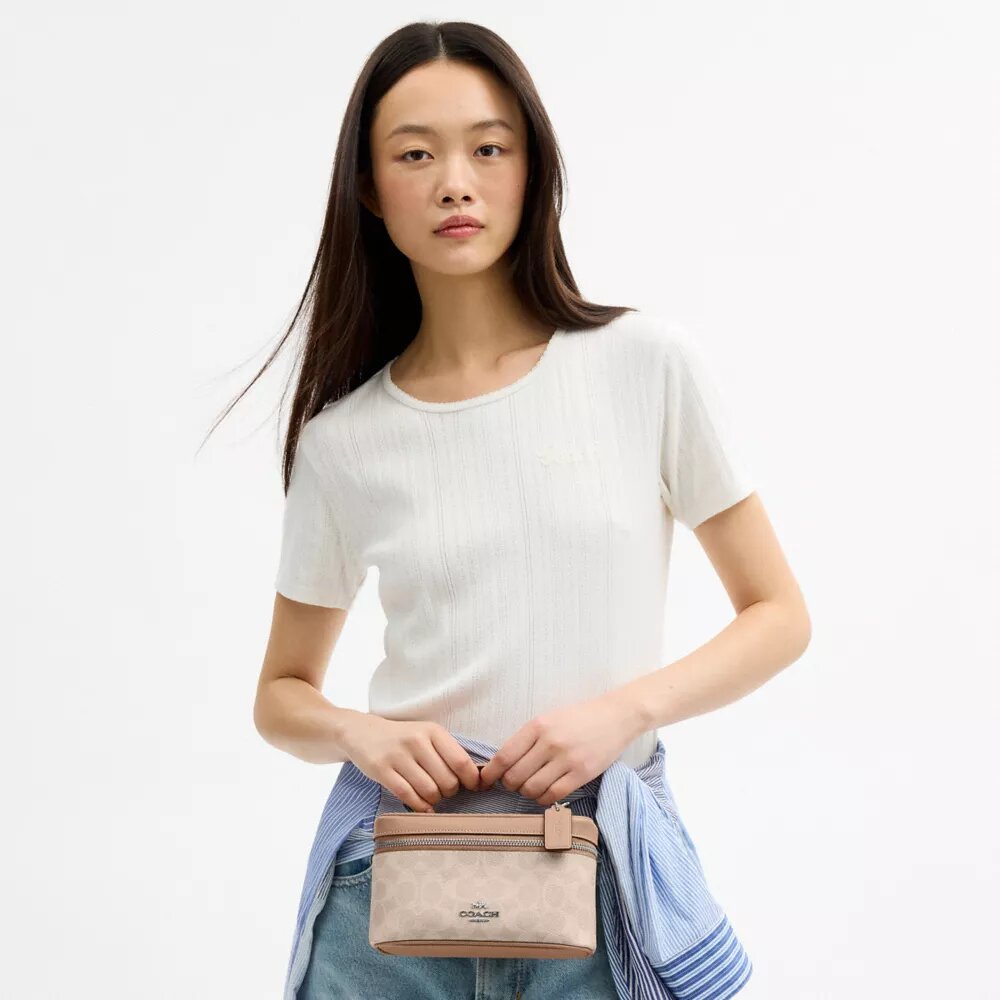 Rainer crossbody-väska 18 i Signature Canvas
