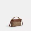 Rainer crossbody-väska 18 i Signature Canvas