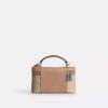 Rainer crossbody-väska 18 i Signature Canvas