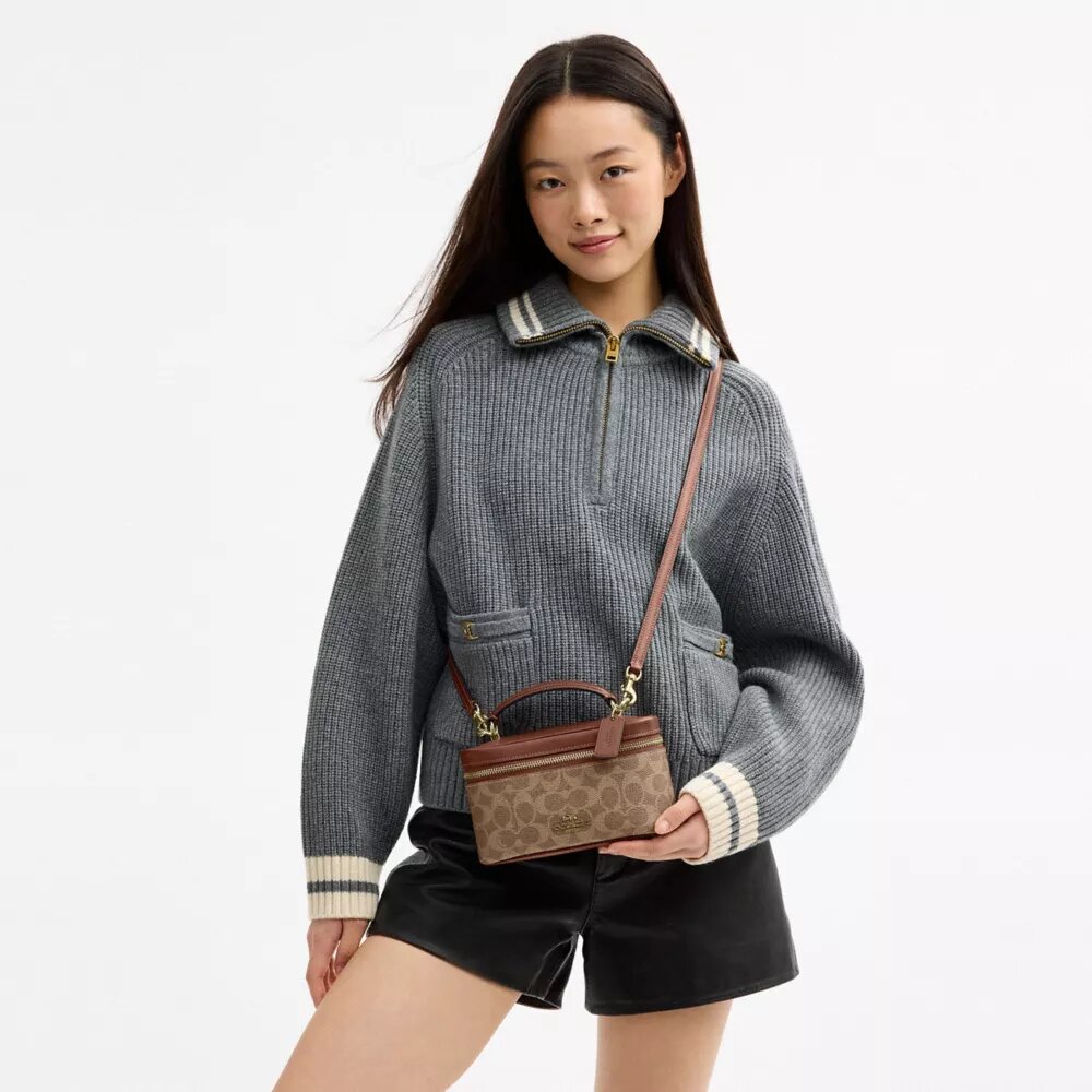Rainer crossbody-väska 18 i Signature Canvas