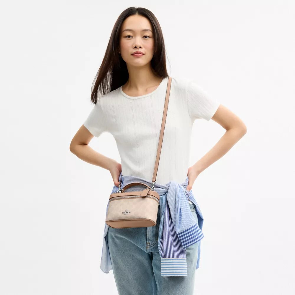 Rainer crossbody-väska 18 i Signature Canvas