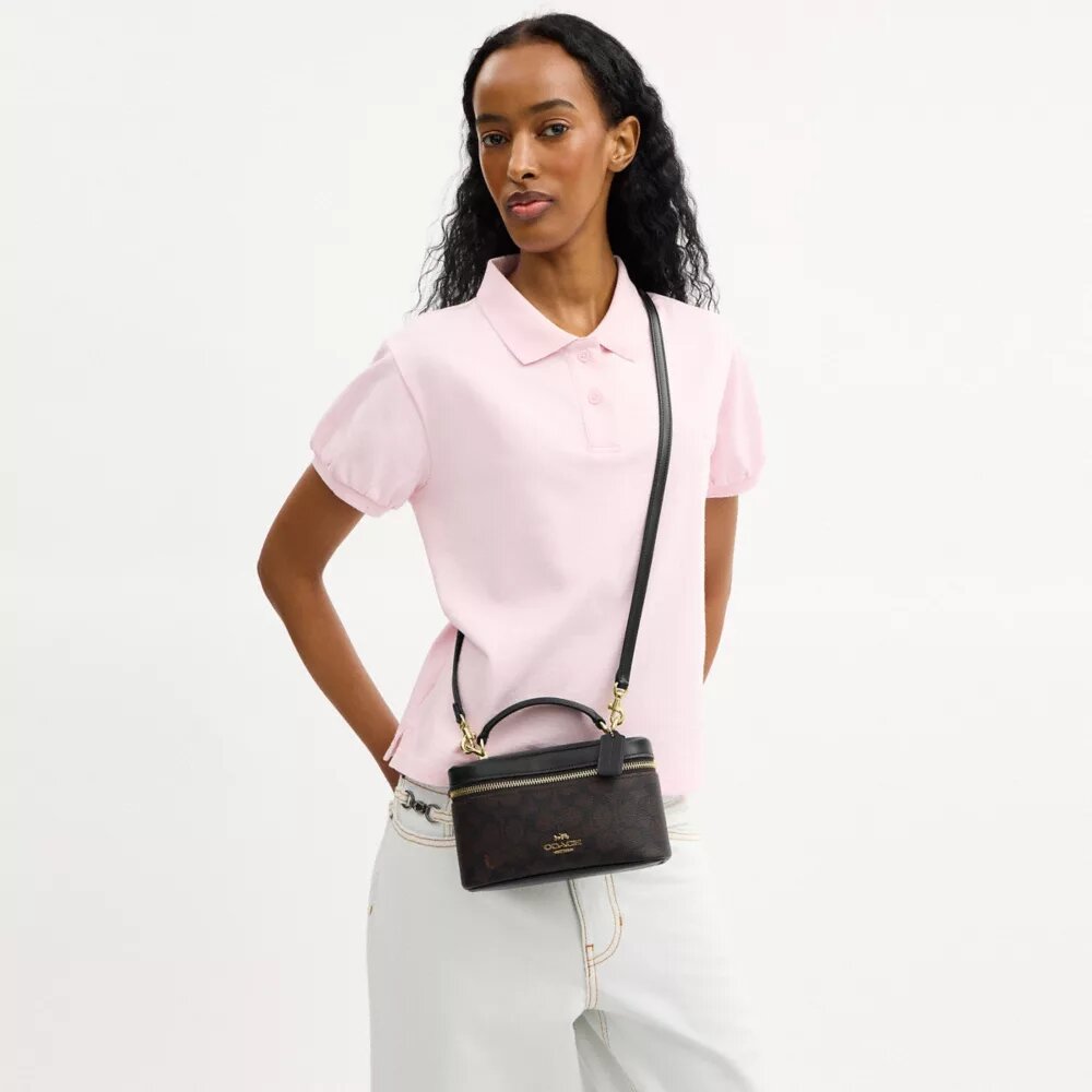 Rainer crossbody-väska 18 i Signature Canvas