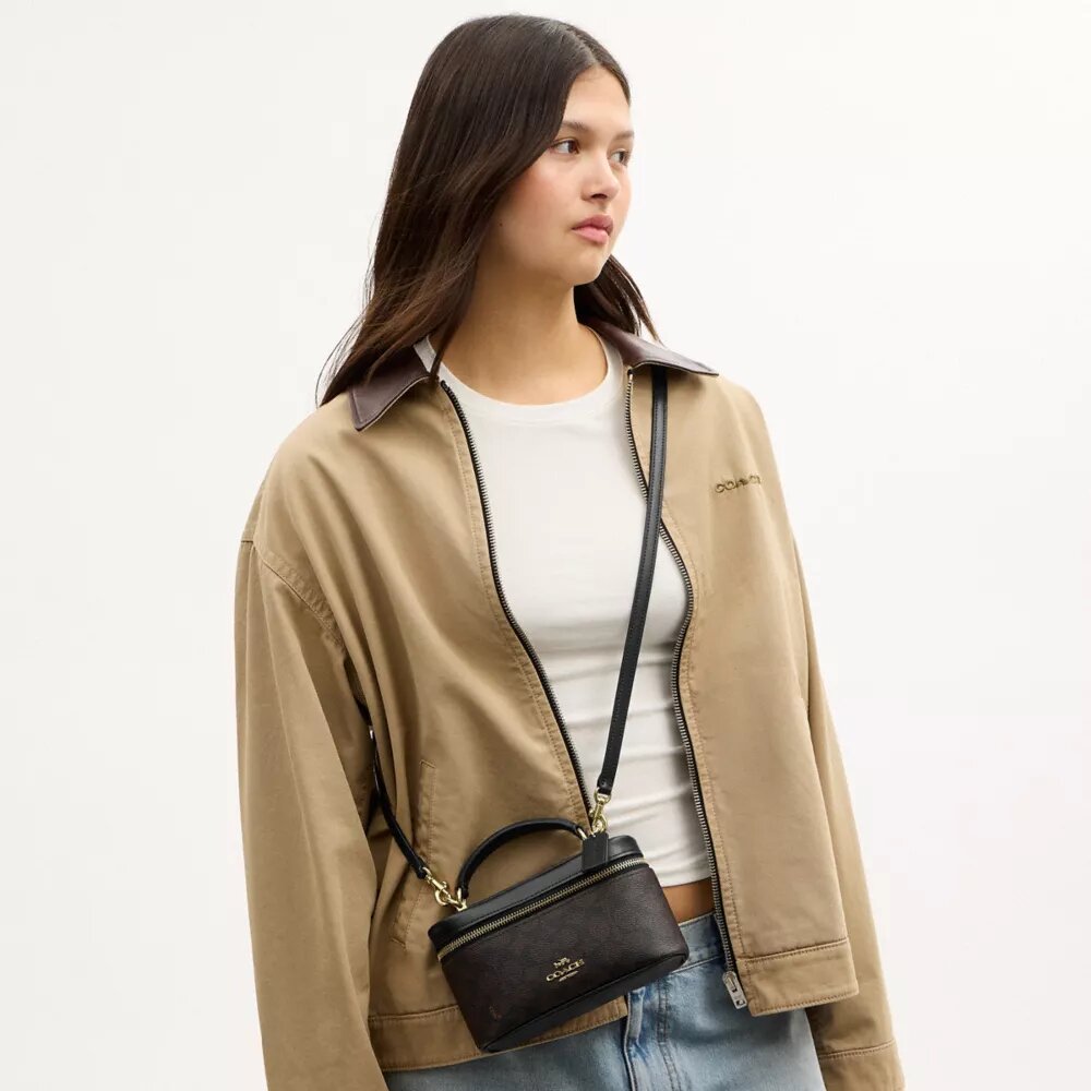 Rainer crossbody-väska 18 i Signature Canvas