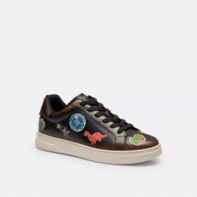 Rexy 10-årsjubileum Höga sneakers med klistermärkesmönster