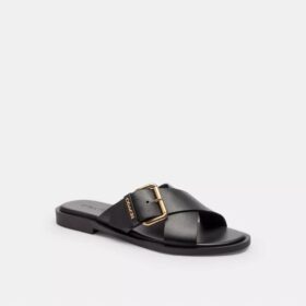 Sandaler med korsade remmar och spänne