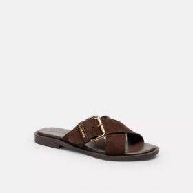 Sandaler med korsade remmar och spänne
