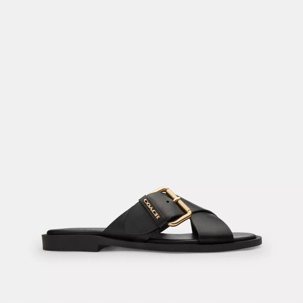 Sandaler med korsade remmar och spänne
