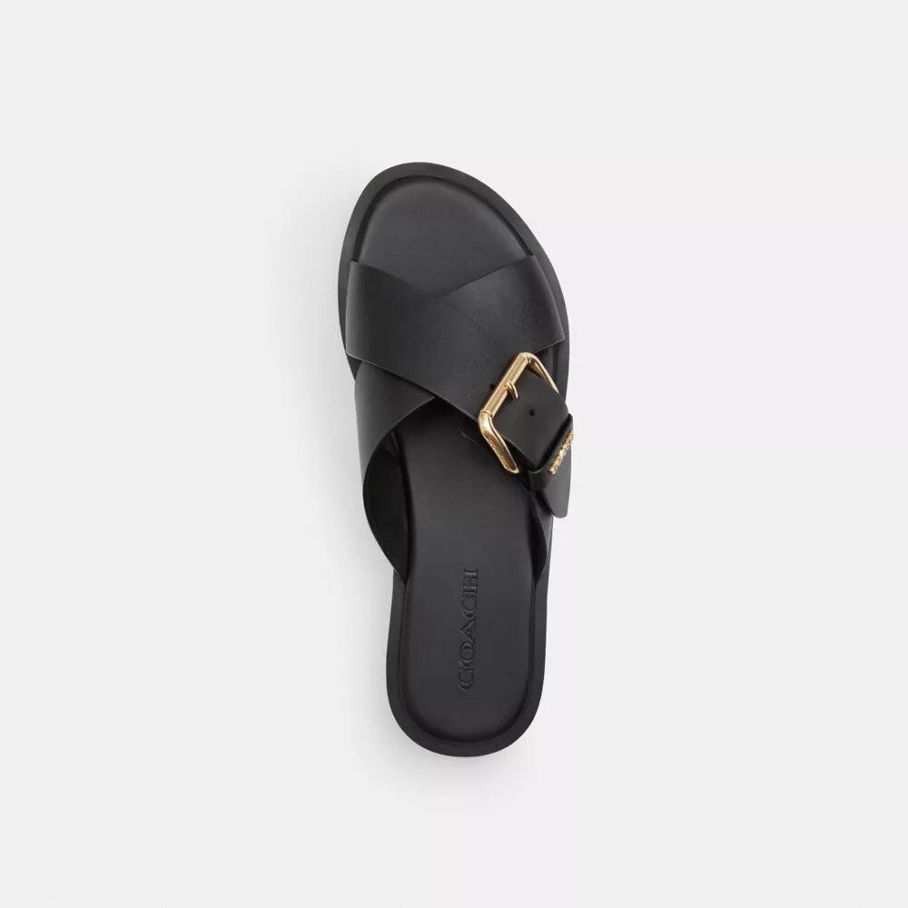 Sandaler med korsade remmar och spänne