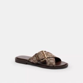 Sandaler med korsade spännen i signaturjacquard
