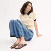 Sandaler med korsade spännen i signaturjacquard