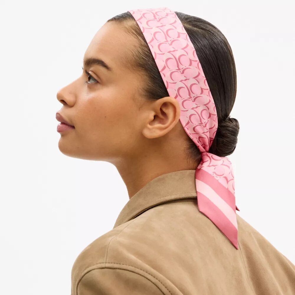 Signatur-silkescarf i smal modell