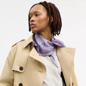 Silkescarf med diamantmönster och blommigt tryck