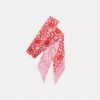Smal silkescarf med blommönster i Country Club-stil