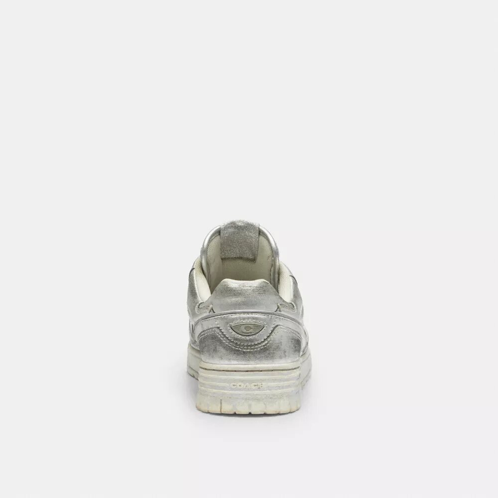 Soho-sneakers i slitet metallicläder