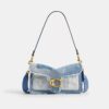 Tabby-axelremsväskor 26 med patchwork av återanvänt denim