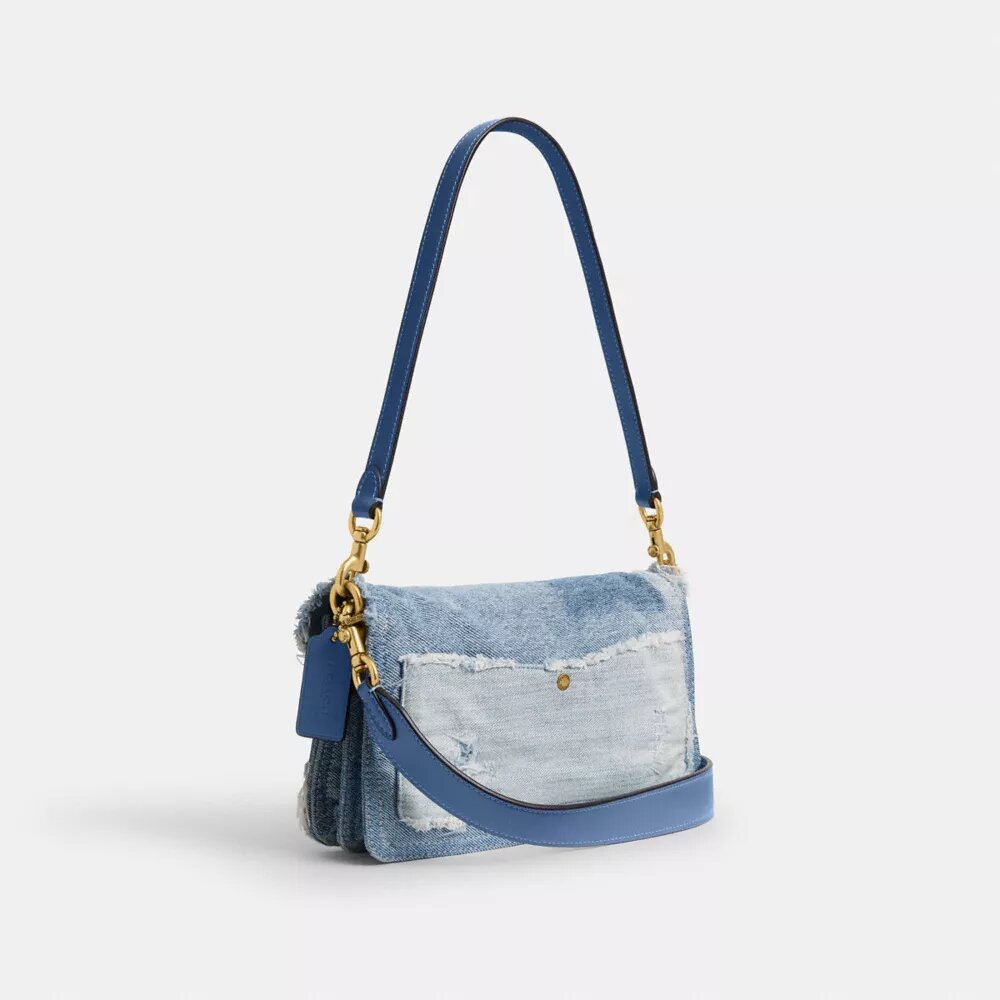 Tabby-axelremsväskor 26 med patchwork av återanvänt denim