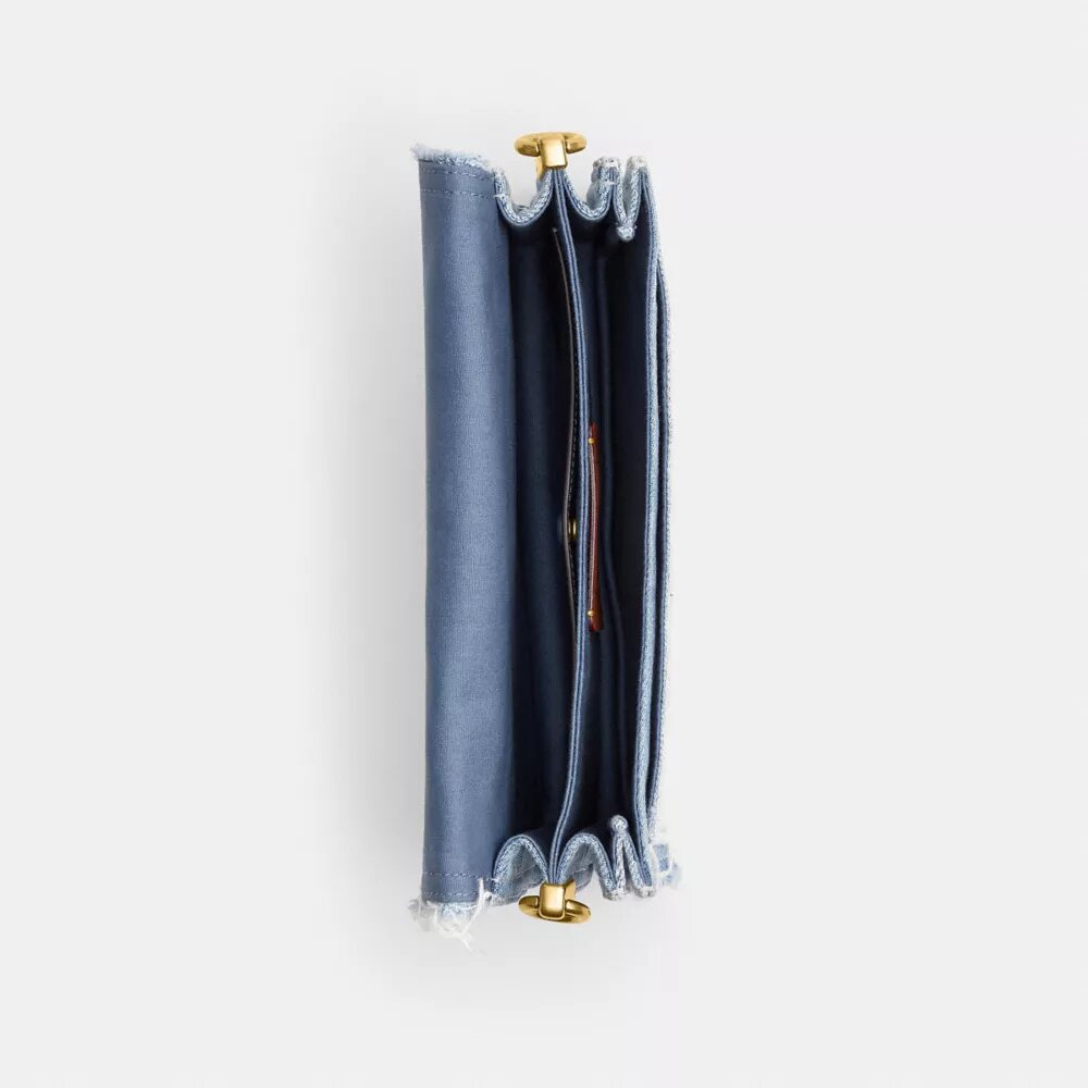 Tabby-axelremsväskor 26 med patchwork av återanvänt denim