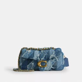 Tabby-axelremsväskor 26 med quiltning i återanvänt denim-lappverk