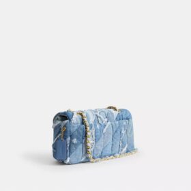 Tabby-axelremsväskor 26 med quiltning i återanvänt denim-lappverk