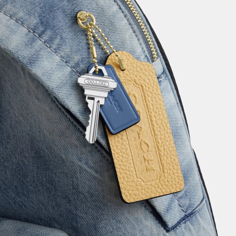 Taylor liten ryggsäck i Loved Denim